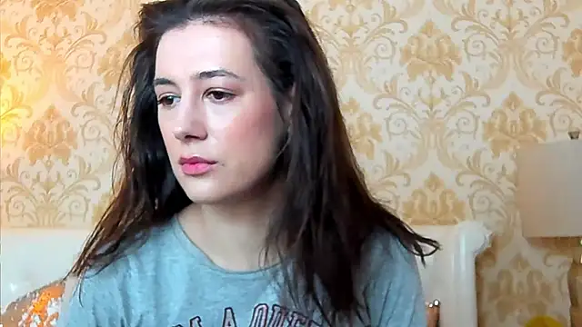 JuliaHunts online show from April 2, 4:08 am