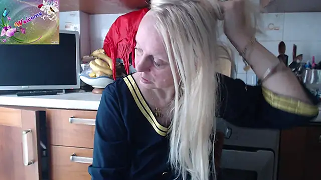 Snapshot of martachatte chatting on October 25, 8:13 am martachatte online show from October 25, 8:13 am