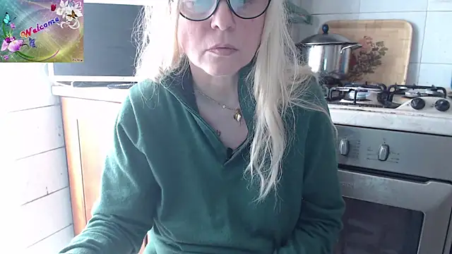 Snapshot of martachatte chatting on November 14, 9:13 am martachatte online show from November 14, 9:13 am