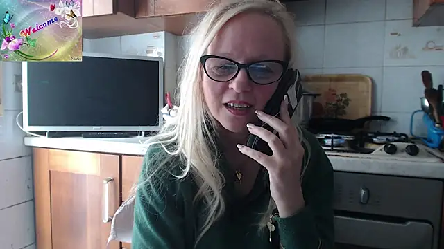 Snapshot of martachatte chatting on November 15, 9:24 am martachatte online show from November 15, 9:24 am