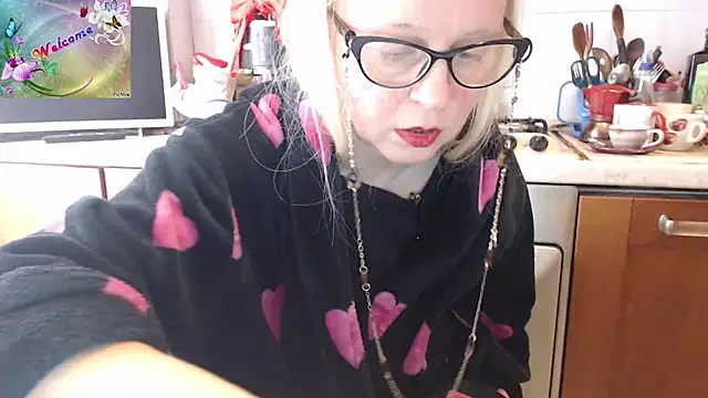 Snapshot of martachatte chatting on November 24, 8:58 am martachatte online show from November 24, 8:58 am