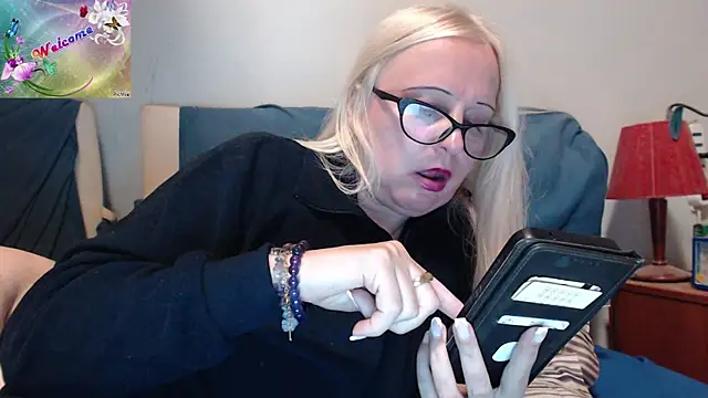 Snapshot of martachatte chatting on October 21, 7:57 pm martachatte online show from October 21, 7:57 pm