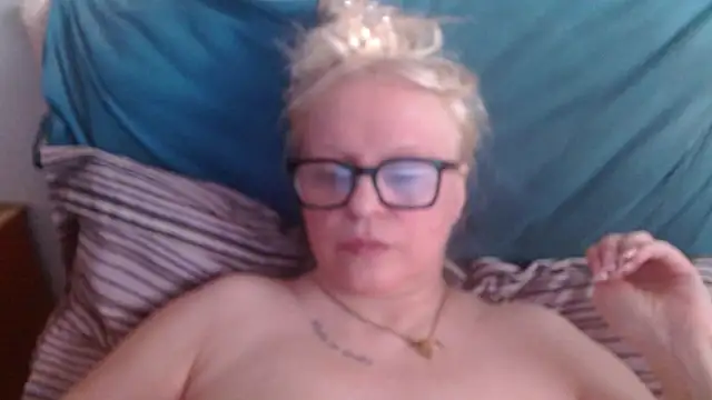 Snapshot of martachatte chatting on July 6, 6:20 am martachatte online show from July 6, 6:20 am