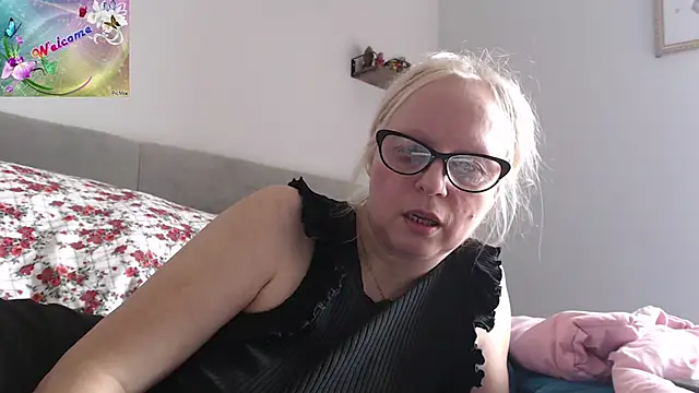 Snapshot of martachatte chatting on October 23, 8:46 am martachatte online show from October 23, 8:46 am