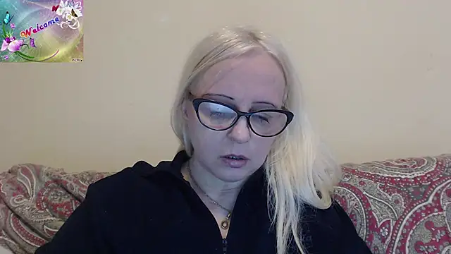 Snapshot of martachatte chatting on October 22, 8:03 am martachatte online show from October 22, 8:03 am