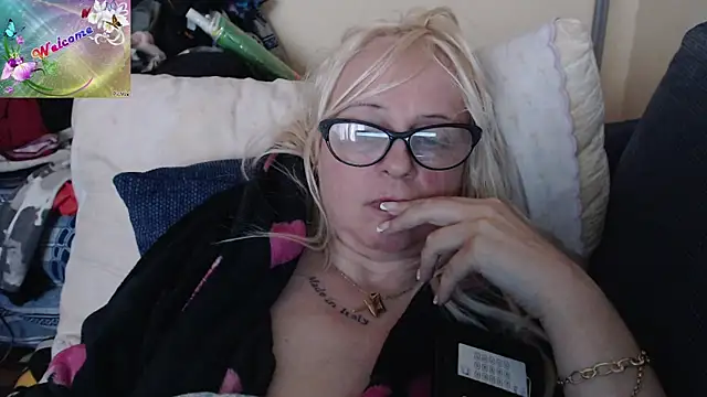 martachatte online show from October 15, 7:38 am