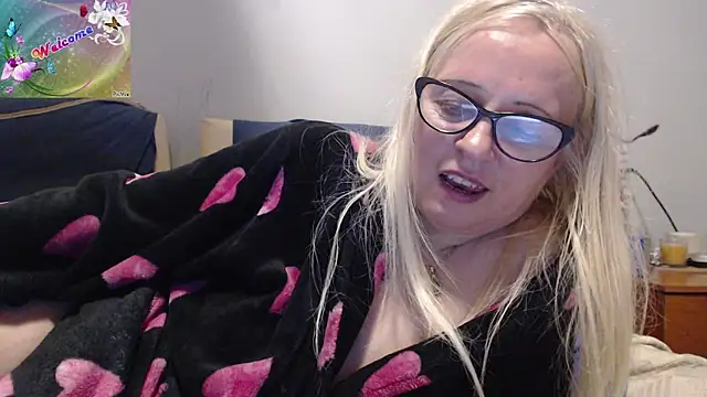 Snapshot of martachatte chatting on October 31, 9:43 pm martachatte online show from October 31, 9:43 pm