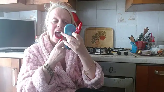 Snapshot of martachatte chatting on June 13, 7:28 am martachatte online show from June 13, 7:28 am