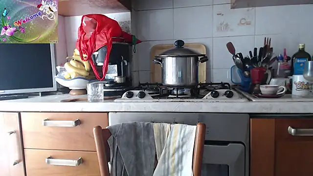 Snapshot of martachatte chatting on October 24, 8:57 am martachatte online show from October 24, 8:57 am