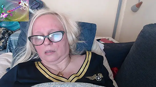 Snapshot of martachatte chatting on November 9, 10:19 am martachatte online show from November 9, 10:19 am