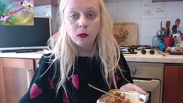 Snapshot of martachatte chatting on November 25, 10:48 am martachatte online show from November 25, 10:48 am