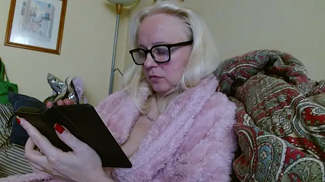 martachatte online show from April 17, 5:43 am