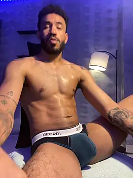 Snapshot of JesusOne chatting on February 6, 4:30 am JesusOne online show from February 6, 4:30 am