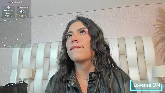 Snapshot of Rebeca_jones chatting on June 10, 12:17 pm Rebeca jones online show from June 10, 12:17 pm