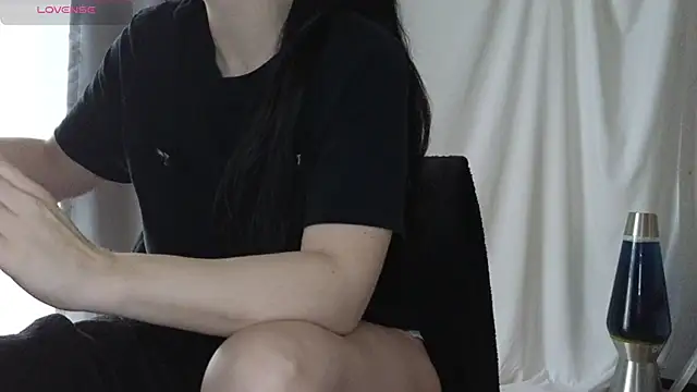 Mia G0ld online show from January 9, 1:51 pm