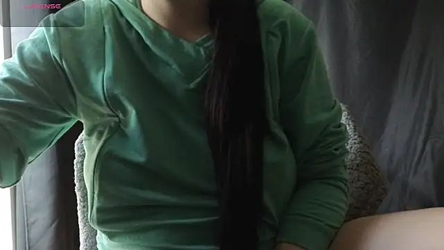 Mia G0ld online show from April 13, 1:15 pm