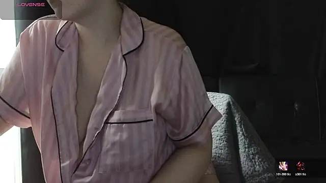 Mia G0ld online show from April 9, 12:55 pm