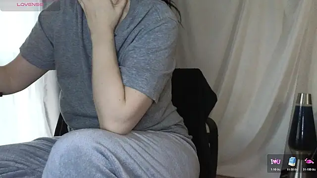 Mia G0ld online show from January 13, 3:27 pm