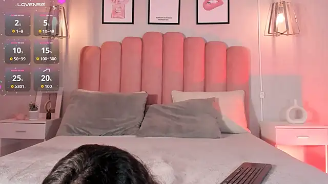 Ashleyy piink online show from April 15, 8:31 pm