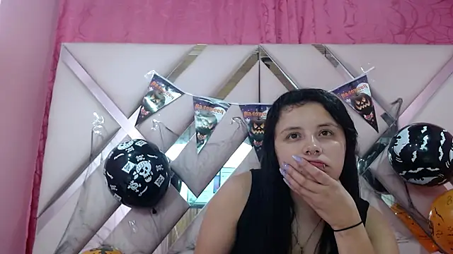 Snapshot of nathaly_low1 chatting on October 10, 2:56 am nathaly low1 online show from October 10, 2:56 am