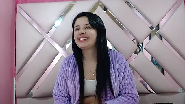 Snapshot of nathaly_low1 chatting on September 16, 3:29 am nathaly low1 online show from September 16, 3:29 am