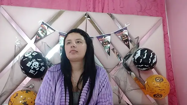 Snapshot of nathaly_low1 chatting on October 15, 2:32 am nathaly low1 online show from October 15, 2:32 am