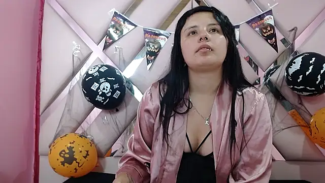 Snapshot of nathaly_low1 chatting on October 22, 3:06 am nathaly low1 online show from October 22, 3:06 am