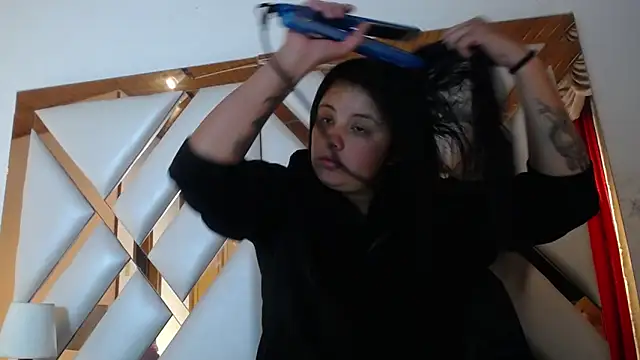Snapshot of nathaly_low1 chatting on April 21, 12:45 pm nathaly low1 online show from April 21, 12:45 pm