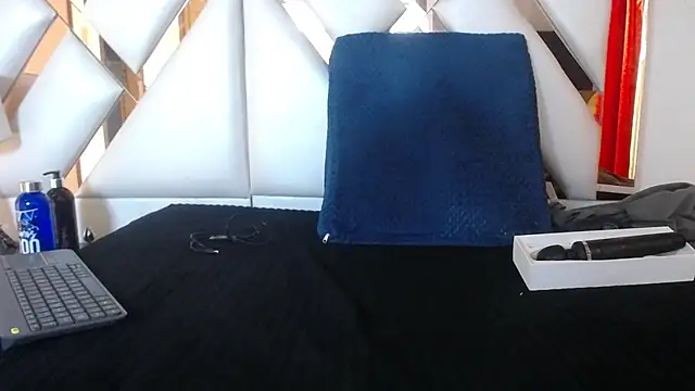 Snapshot of nathaly_low1 chatting on May 16, 1:32 pm nathaly low1 online show from May 16, 1:32 pm