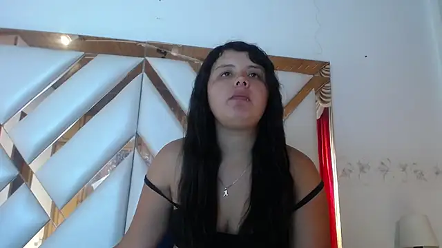 Snapshot of nathaly_low1 chatting on May 6, 1:15 pm nathaly low1 online show from May 6, 1:15 pm