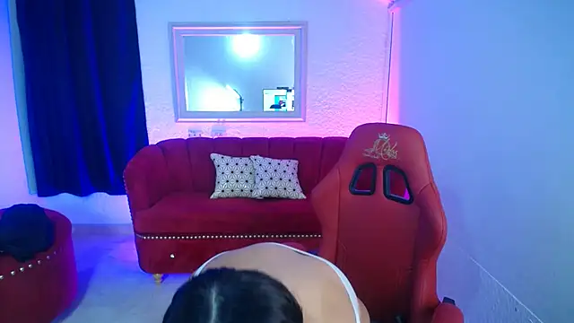 Snapshot of nathaly_low1 chatting on June 4, 12:43 pm nathaly low1 online show from June 4, 12:43 pm