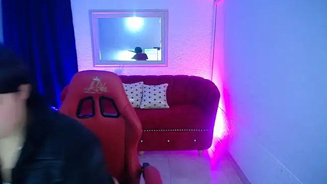 Snapshot of nathaly_low1 chatting on June 8, 11:33 am nathaly low1 online show from June 8, 11:33 am