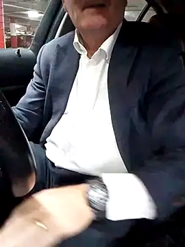 stiffandlubedxh online show from March 3, 8:10 am