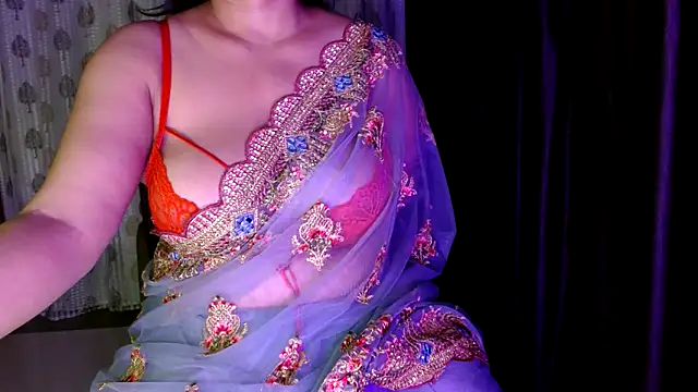 janifer001 online show from November 23, 9:25 pm