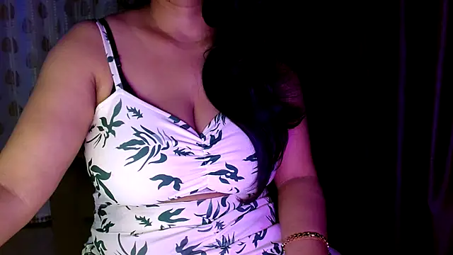 janifer001 online show from January 6, 11:09 pm