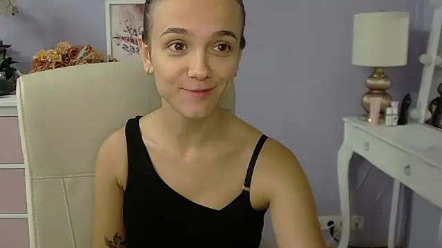 Snapshot of dirtyxEmily chatting on October 7, 6:47 am dirtyxEmily online show from October 7, 6:47 am