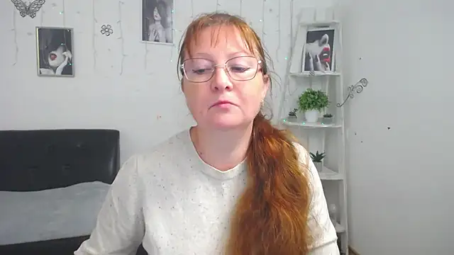Snapshot of VanessaHotts chatting on October 4, 5:09 am VanessaHotts online show from October 4, 5:09 am