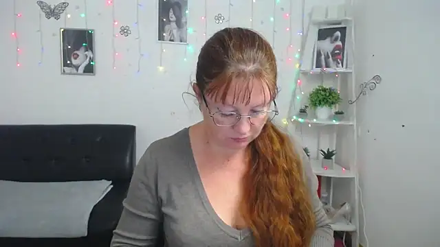 Snapshot of VanessaHotts chatting on September 26, 5:03 am VanessaHotts online show from September 26, 5:03 am