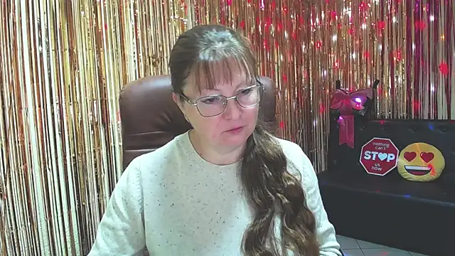 Snapshot of VanessaHotts chatting on October 6, 5:08 am VanessaHotts online show from October 6, 5:08 am