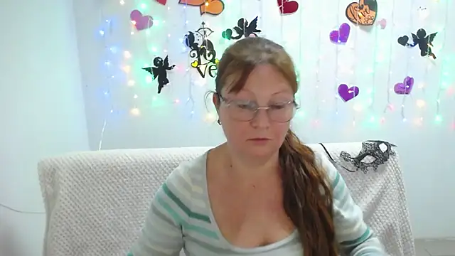 Snapshot of VanessaHotts chatting on March 3, 3:22 pm VanessaHotts online show from March 3, 3:22 pm