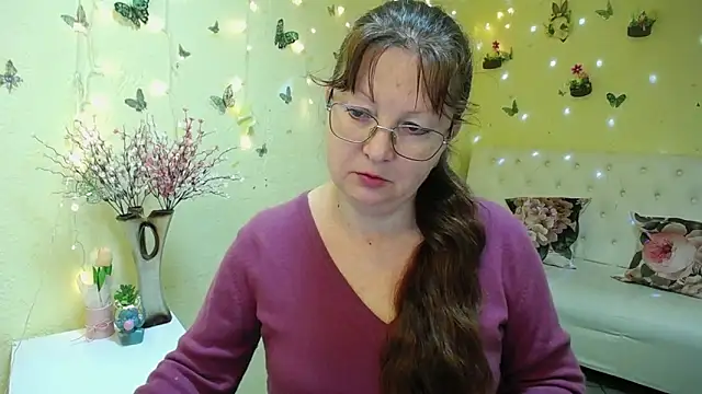 Snapshot of VanessaHotts chatting on April 18, 5:10 am VanessaHotts online show from April 18, 5:10 am