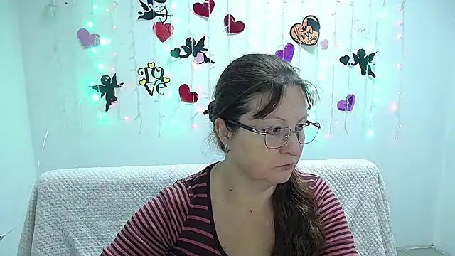 Snapshot of VanessaHotts chatting on February 19, 6:00 am VanessaHotts online show from February 19, 6:00 am