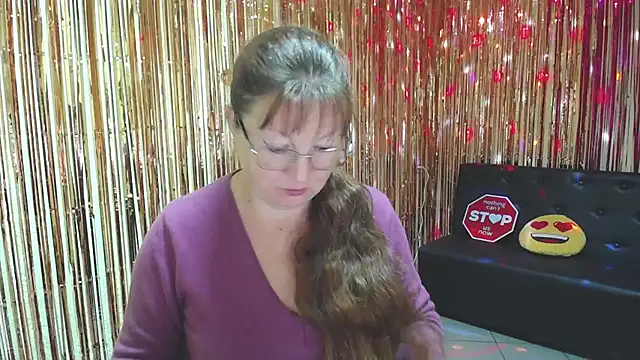 Snapshot of VanessaHotts chatting on October 1, 5:01 am VanessaHotts online show from October 1, 5:01 am