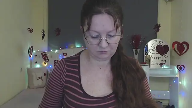 VanessaHotts online show from February 7, 6:10 am