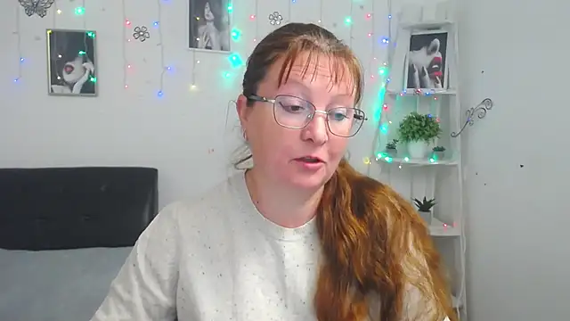 Snapshot of VanessaHotts chatting on October 3, 7:21 am VanessaHotts online show from October 3, 7:21 am