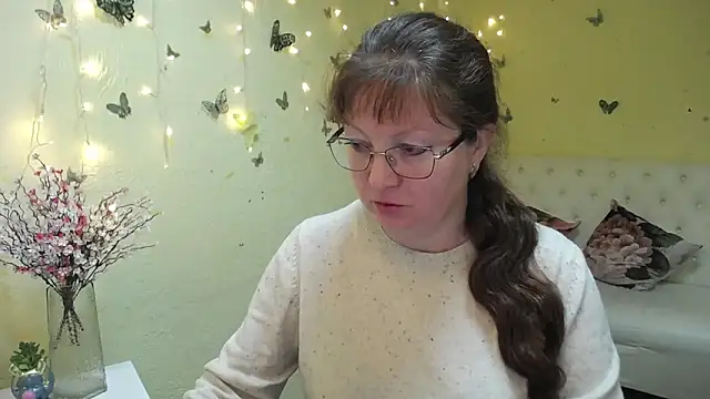 Snapshot of VanessaHotts chatting on May 4, 5:00 am VanessaHotts online show from May 4, 5:00 am