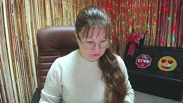 Snapshot of VanessaHotts chatting on October 10, 5:08 am VanessaHotts online show from October 10, 5:08 am