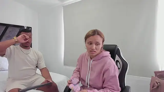 AnnieAndStefan online show from March 11, 2:33 pm