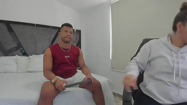 AnnieAndStefan online show from October 19, 2:09 pm