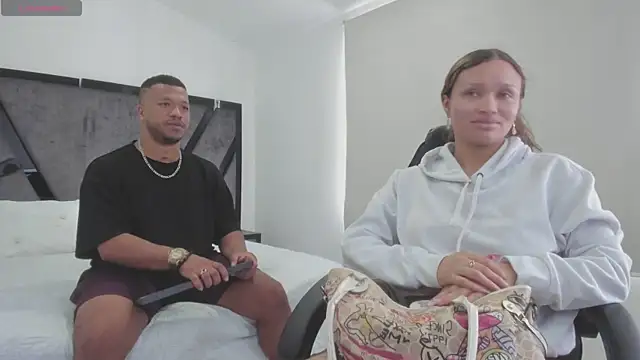 AnnieAndStefan online show from November 1, 3:17 pm